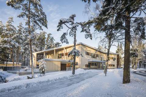 Metsolan päiväkoti i ett snörikt landskap.