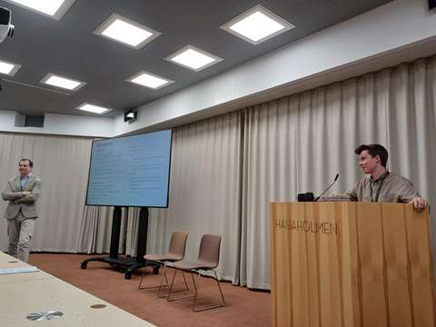 Tryggve Gestrin presenting the Espoo Manor project in KAMU Espoo City Museum.