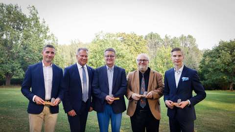 Ryhmäkuva kannustuspalkinnon saajista 2024.