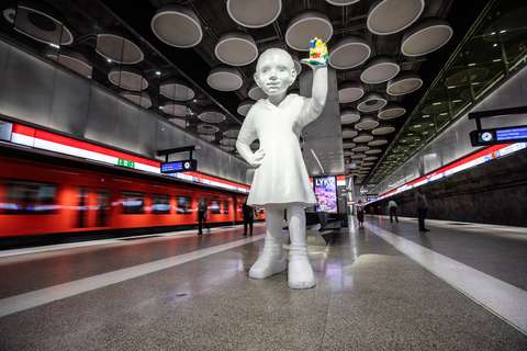Länsimetron asemataide Kim Simonsson ”Emma jättää jäljen”.