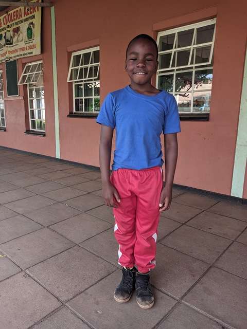 Michael hymyilee kameralle.