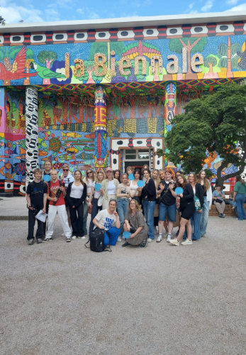 Opiskelijoita Italiassa.