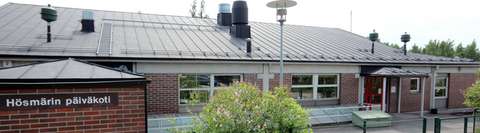 Hösmärin päiväkodin rakennus ulkoapäin.