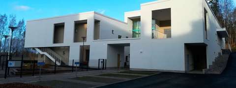 Kirkkojärven päiväkodin rakennus ulkoapäin.