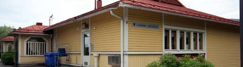Lakelan päiväkodin rakennus ulkoapäin.