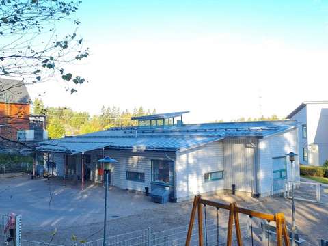 Päiväkodin rakennus ulkoapäin.