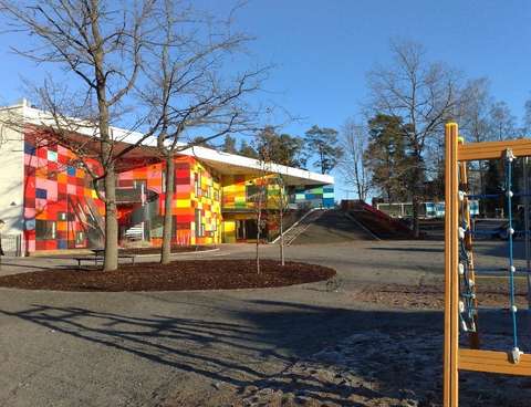 Tuomarilan päiväkodin rakennus ulkoapäin.