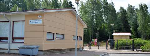 The daycare centre's building from the outside.