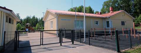The daycare centre's building from the outside.