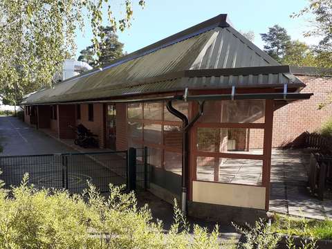 The daycare centre's building from the outside.