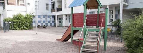 Kylänaukion päiväkodin rakennus ulkoapäin.