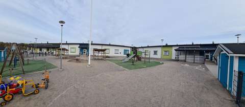 Päiväkodin rakennus ulkoapäin.