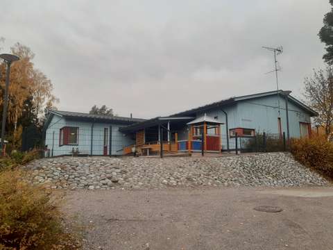 Pikku-Karhun päiväkotirakennus ulkoapäin.