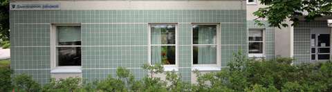 Saarniraivion päiväkodin rakennus ulkoapäin.