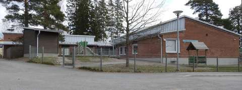 The daycare centre's building from the outside.