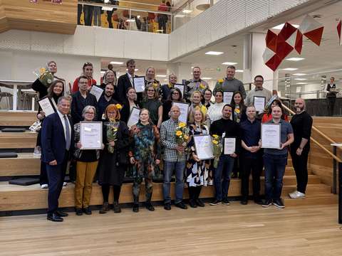 Members of the winning teams of the Mayor’s Innovation Competition, organisers of the competition and the Mayor of Espoo.