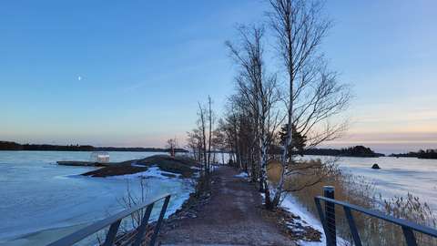 Kuvassa näkyy Westendin talviuintipaikka. Maisema on talvinen.