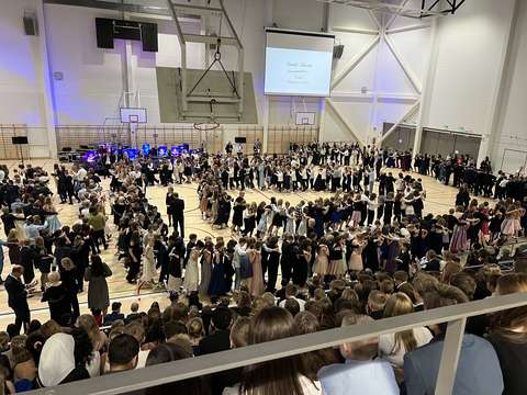 Opinmäessä juhlittiin kuudesluokkalaisten itsenäisyyspäivän juhlia.