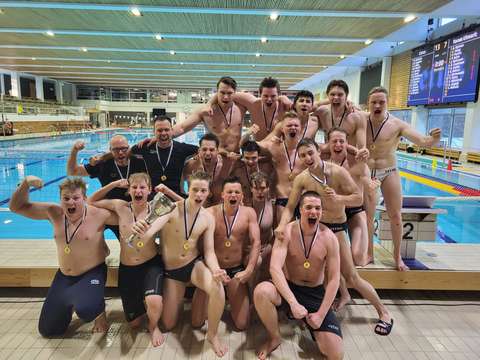 The picture shows the Men's water polo team, Cetus Espoo.