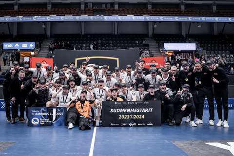 The picture shows the men's floorball team, Esport Oilers.