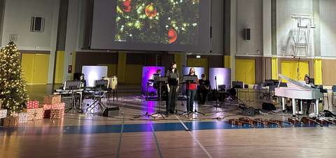 bändi ja solistit esiintyvät