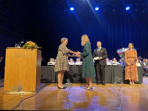 Kättely lakituksessa.