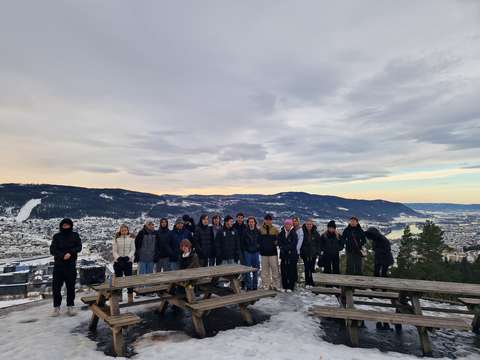EYLn opiskelijat Drammenissa näköalapaikalla