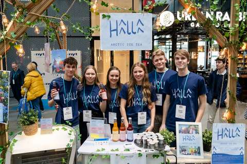 Espoolainen Vuosi Yrittäjänä -yrityksen Halla Tea Companyn perustajat.