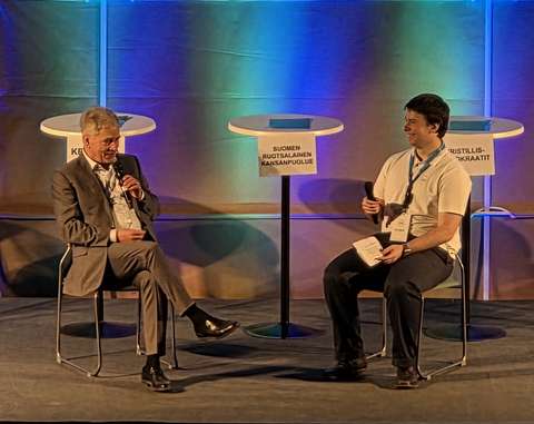 presidentti Sauli Niinistö sekä Espoon nuorisovaltuuston puheenjohtaja Pauli.