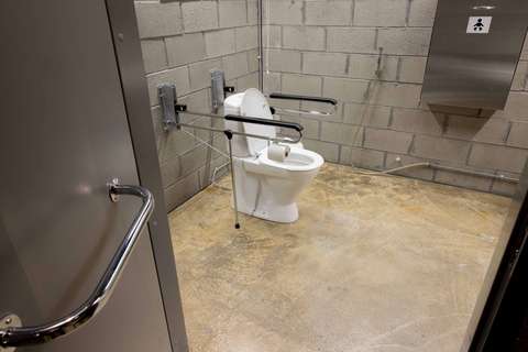  Ett foto på den tillgänglighetsanpassade toaletten bredvid Collection Kakkonen.