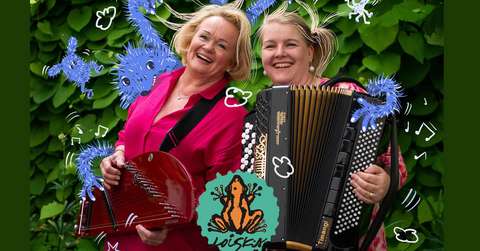 Kaksi hymyilevää muusikkoa joista toisella on haitari ja toisella kantele.