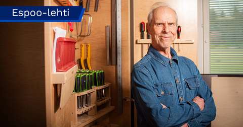 Ismo Ylinen katsoo kohti kameraa.