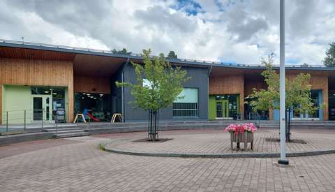 The daycare centre's building from the outside.