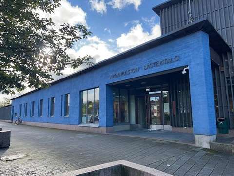 Päiväkodin rakennus ulkoapäin.