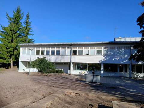 Päiväkodin rakennus ulkoapäin.