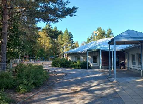 The daycare centre's building from the outside.