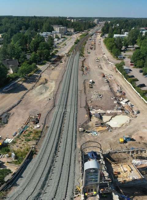 Flygbild från ett banarbetsområde.