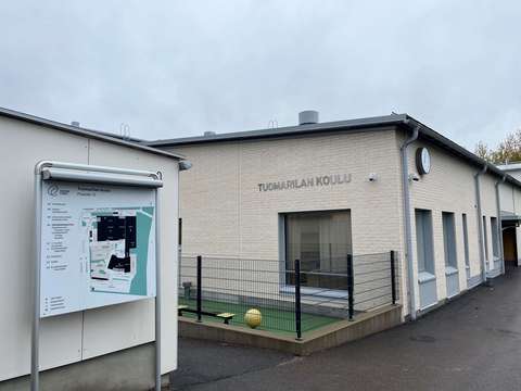 Esiopetusyksikön rakennus ulkoapäin.
