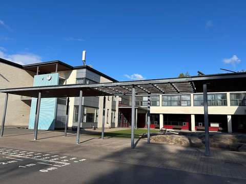 Esiopetusyksikön rakennus ulkoapäin.