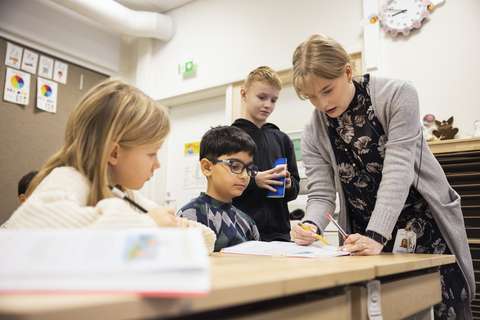 Espoolaisia koululaisia luokassa