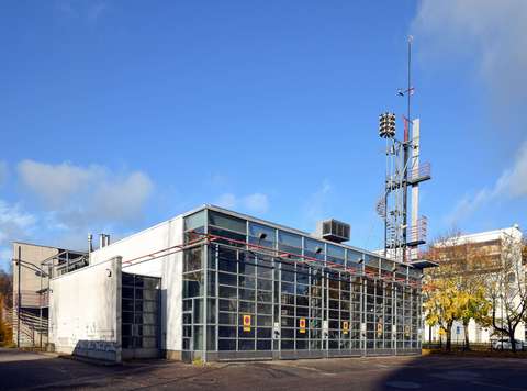 Niittykummun paloasema kuvattuna aurinkoisella ilmalla.