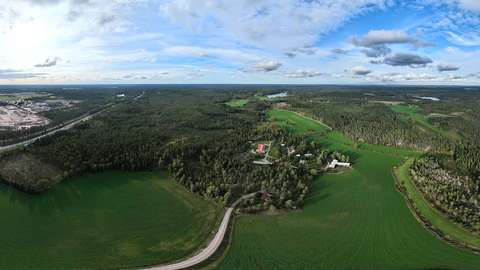 Kesäisessä ilmasta luvassa näkyy Hidtan alue Turun väylän vieressä.