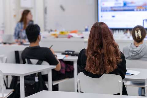 Elever i ett klassrum.