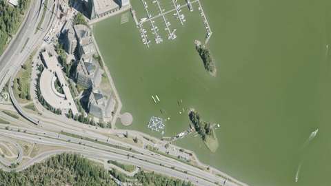 Flygbild av södra Kägeludden. Västerledens motorväg löper i nedre kanten. I mitten finns vattensportcentret, öar och en småbåtshamn. I västra kanten finns Ring I och kontorshus.