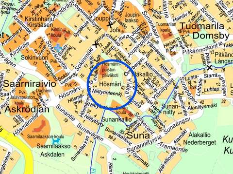 Leikkipaikan sijainti merkitty opaskarttaan sinisellä ympyrällä.
