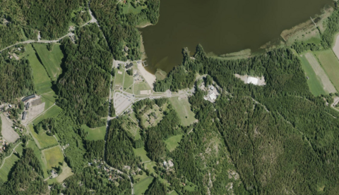 Ilmakuva kaava-alueesta, jossa näkyy Oittaan uimaranta, katuja, rakennuksia ja metsää.