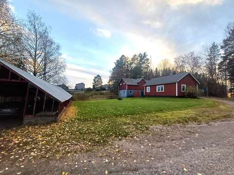 Kaava-aluetta nykyisine rakennuksineen.