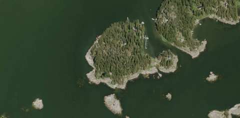 Högkopplanin saari nykytilassa ilmakuvassa.