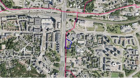 Vuoden 2024 ilmakuvalla kaavarajaus ja baanalinjaus.