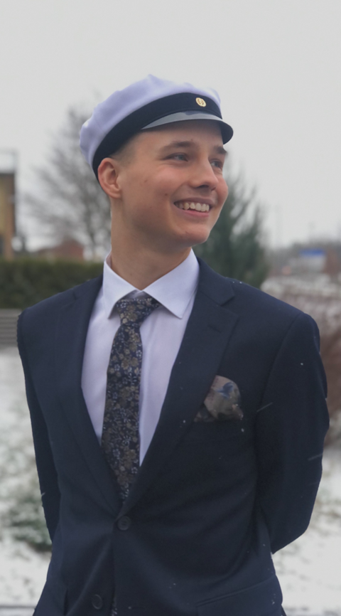 Alumnin lukioaikainen kuva.